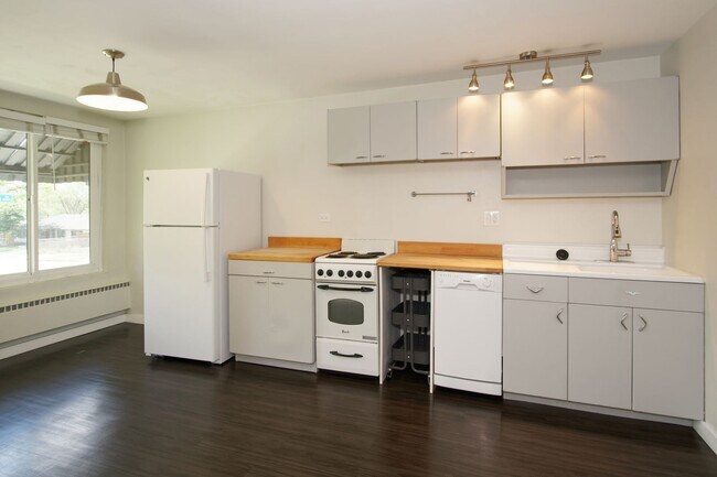 Building Photo - Bright and Cozy 1BD, 1BA Condo in Heart of West Highlands Unit #27