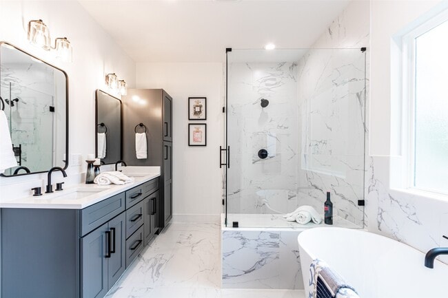 Building Photo - 6814 Burkett St.