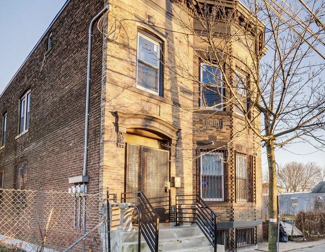 Building Photo - 678 S 12th St Rental