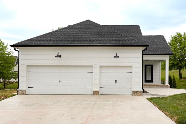 Photo - 633 Village Way