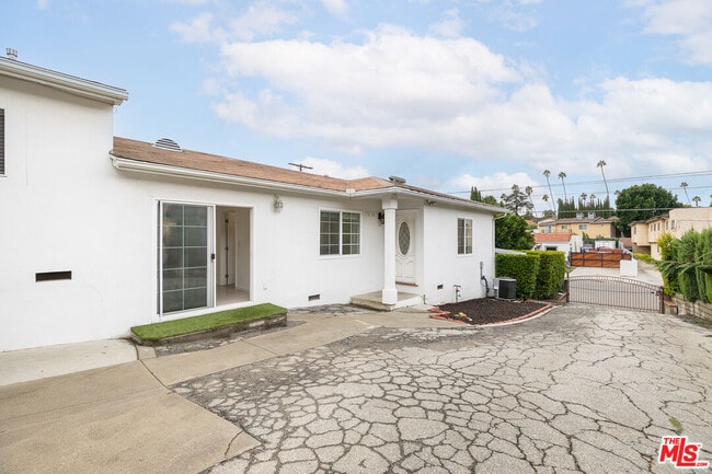 Building Photo - 5130 Templeton St