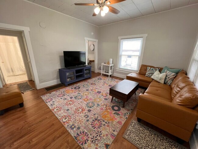 Photo - 405 S 6th St
