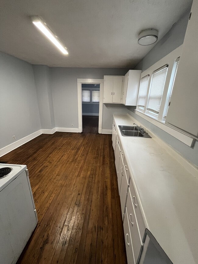 Photo - 735 W 3rd St