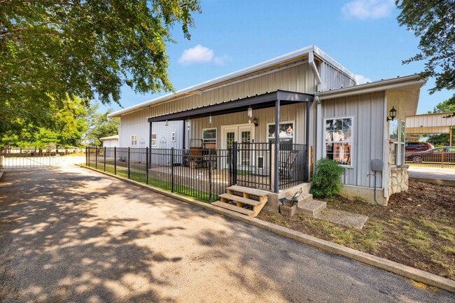Peaceful Hill Country Living in Pipe Creek... - Peaceful Hill Country Living in Pipe Creek... House
