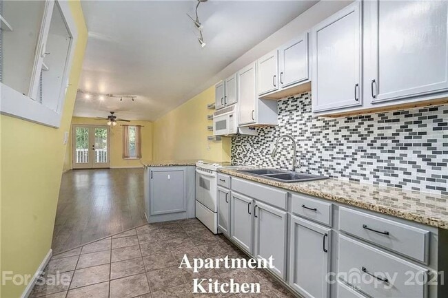 Photo - 3121 Mocking Bird Ln