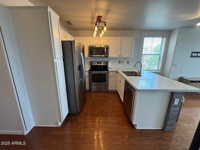 Photo - 104 W Laurel Ct