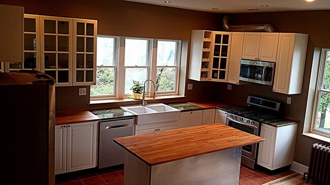 Photo - 203 Robertson Ave