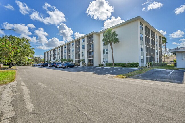Photo - 4501 NE 21st Ave Unidad 412 Rental