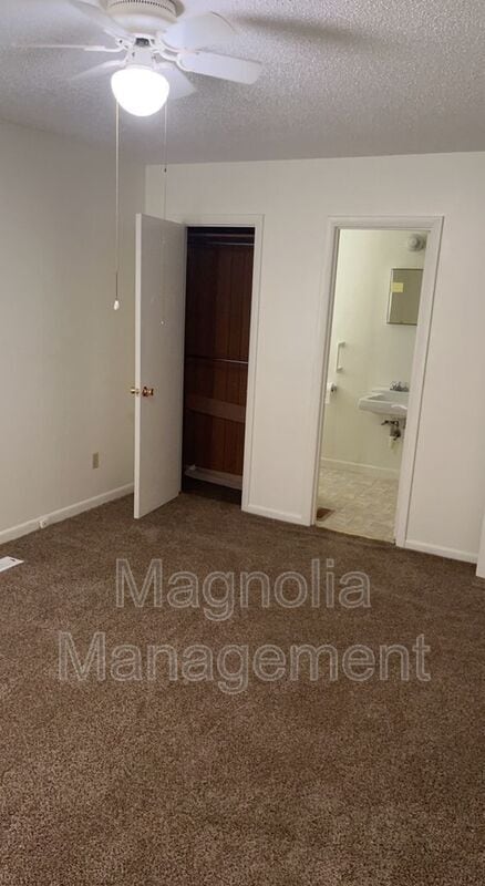 Photo - 526 Waddill St