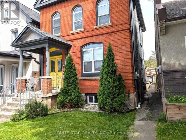 Photo - 106 West Avenue N