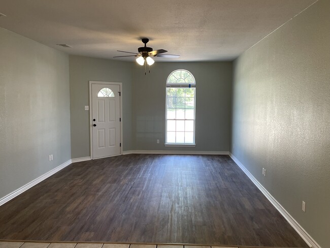 Photo - 423 W Thomas St