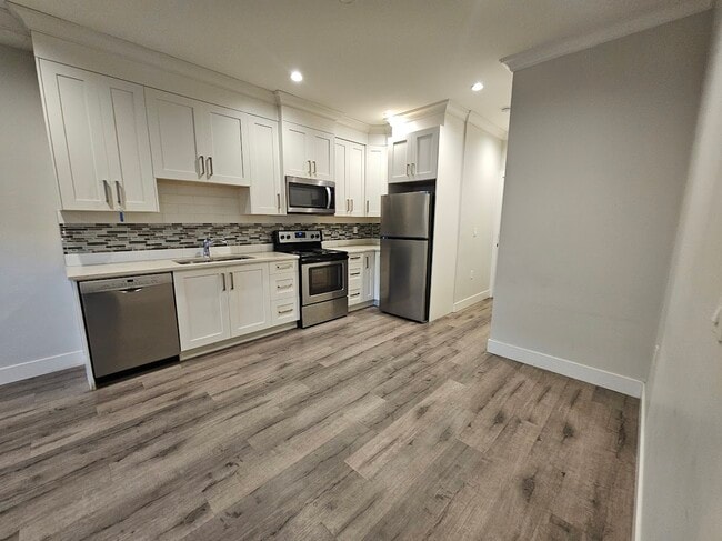 Photo - 5483-5188 188 St Unit 1