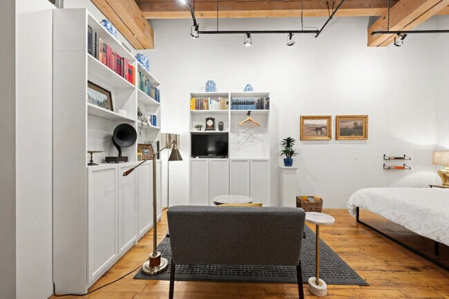 Photo - 10303-10107 107 St NW Unit SI ID1507611P