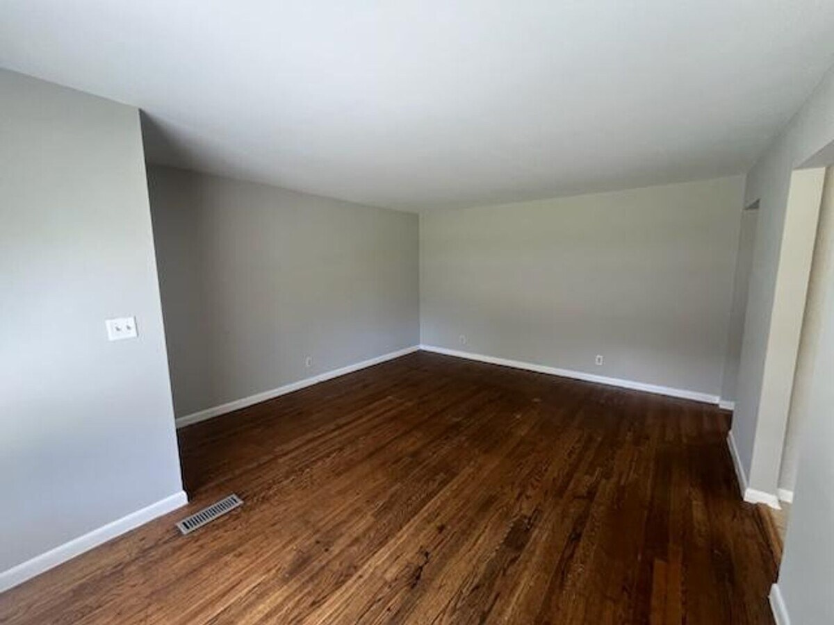 2 Bedroom Duplex Minutes from Downtown Cha... Rental House Rental in