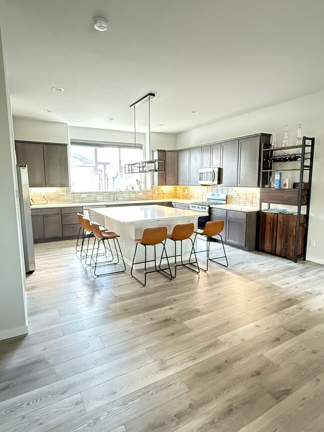 Affordable 3 Bedroom 4 Bath Townhome in Wh... - Affordable 3 Bedroom 4 Bath Townhome in Wh...