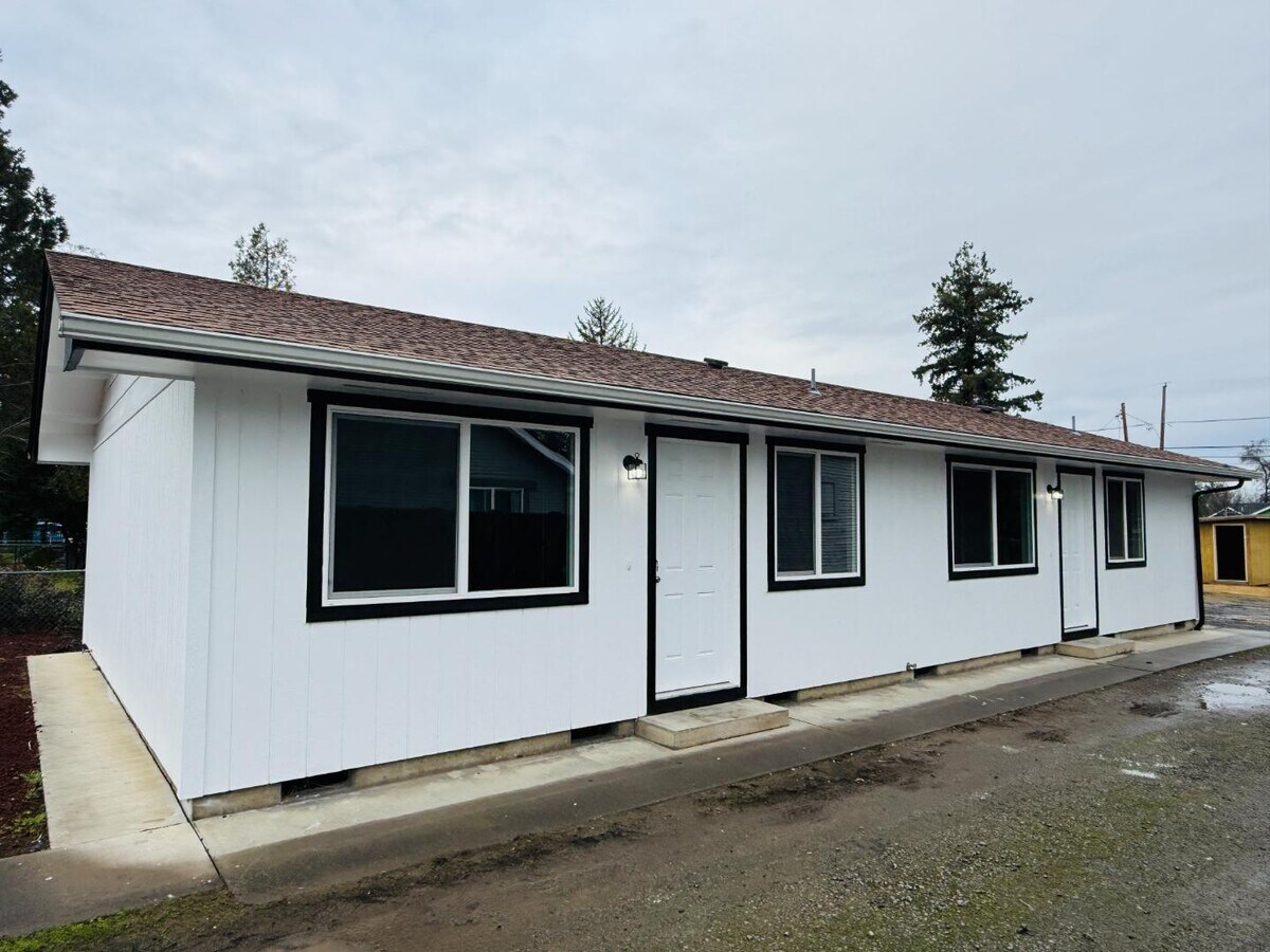 Photo - 1028 W 11th St