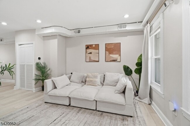 Photo - 87 Madison Ave