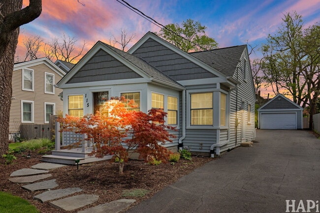 Photo - 115 N Hager Ave