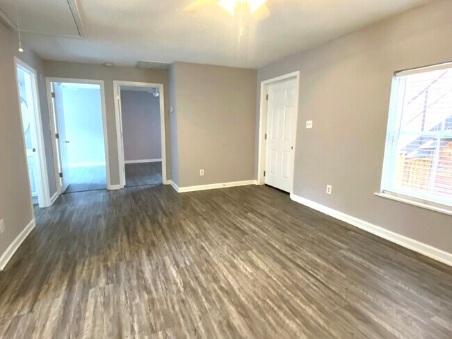 Photo - 212 E Huntingdon St Unit 207 E Gaston Ln