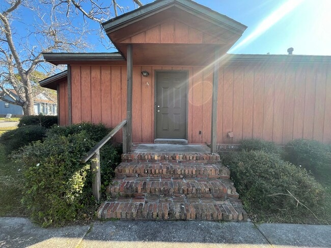 Building Photo - 1619 Victory St Unit A