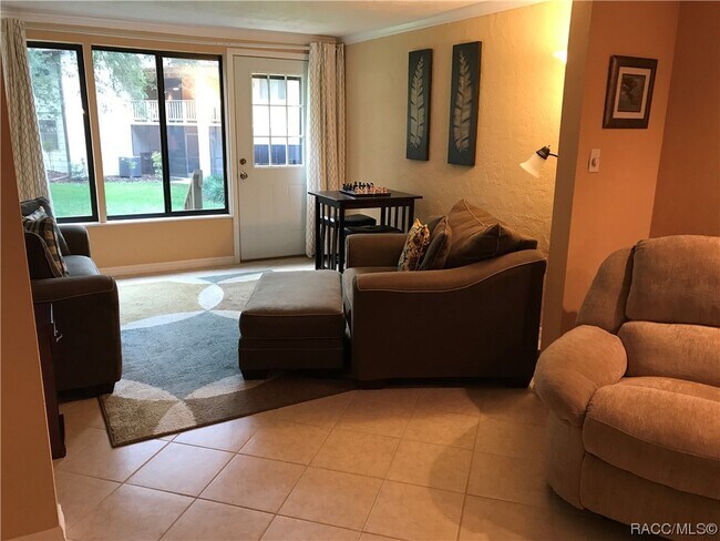 Photo - 300 E Glassboro Ct