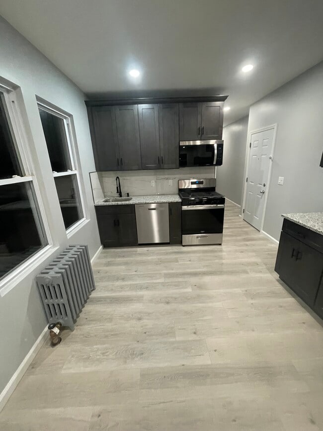 Photo - 918 Pennington St Unit 2r