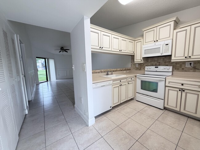 Building Photo - 9919 Nob Hill Ct Unit 9919