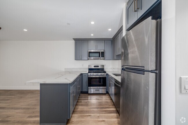 1BR, 1BA - 650SF - Kitchen