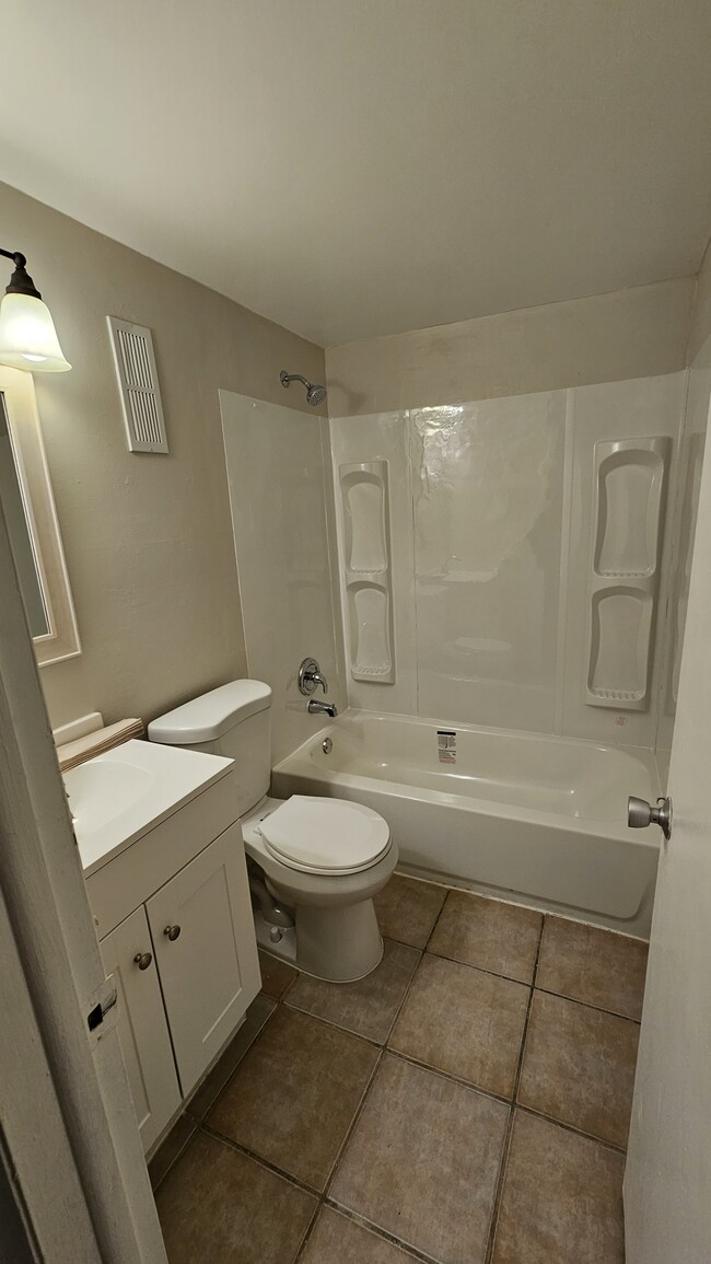 Building Photo - 1035 W 77th St Unit 213 Rental