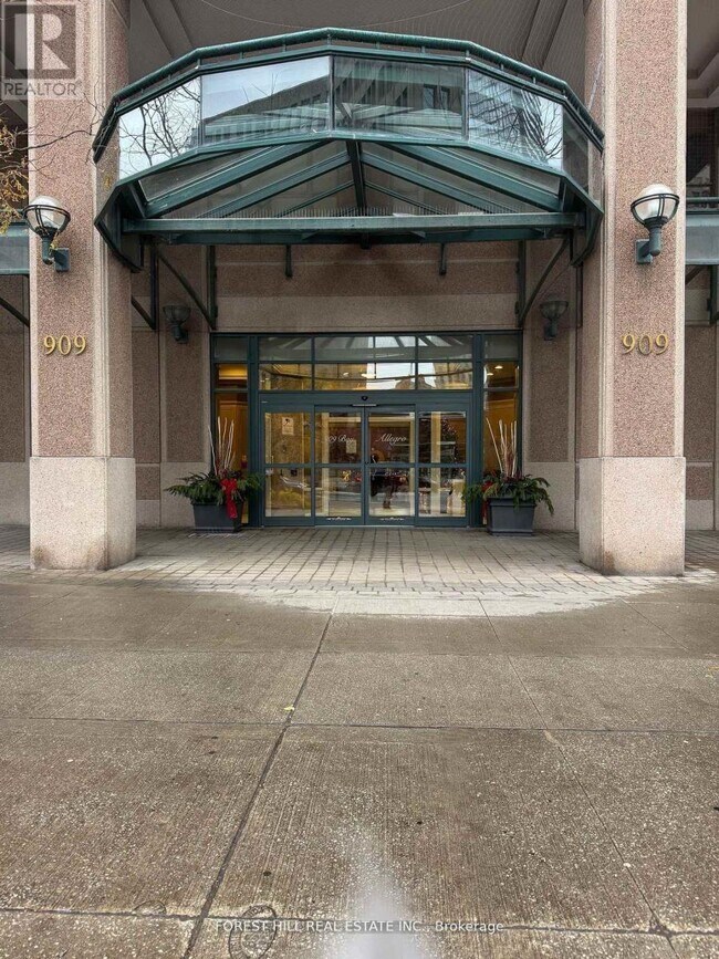 Photo - 909 Bay St. Unit 203