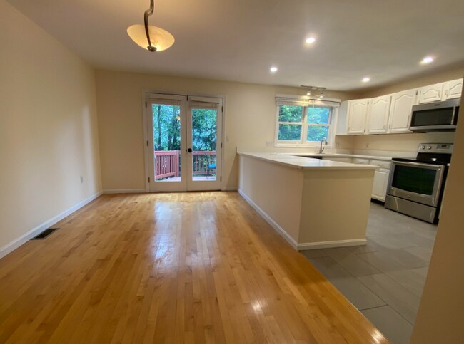 Photo - 1047 Washington St
