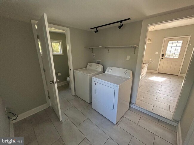 Photo - 211 E Market St
