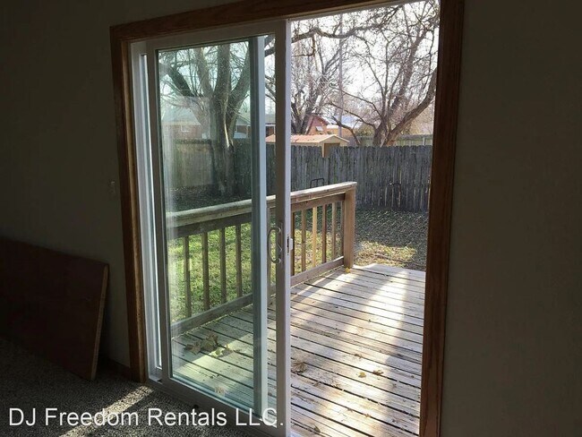 Photo - 3 br, 1 bath House - 266 N. Ward Parkway