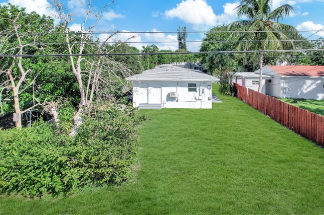 Photo - 2212 Roosevelt St