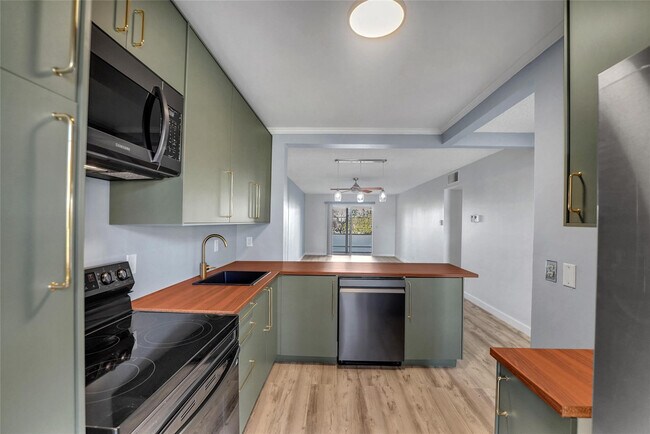 Photo - 2800 NE 14th Street Causeway Unit 110