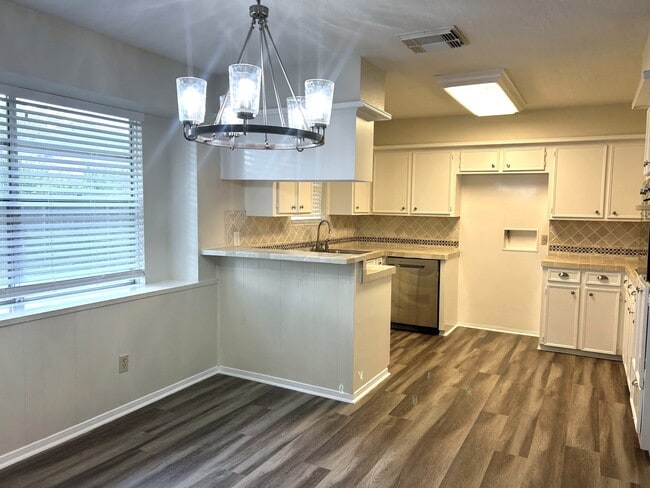 Photo - 1910 Winding Creek Dr