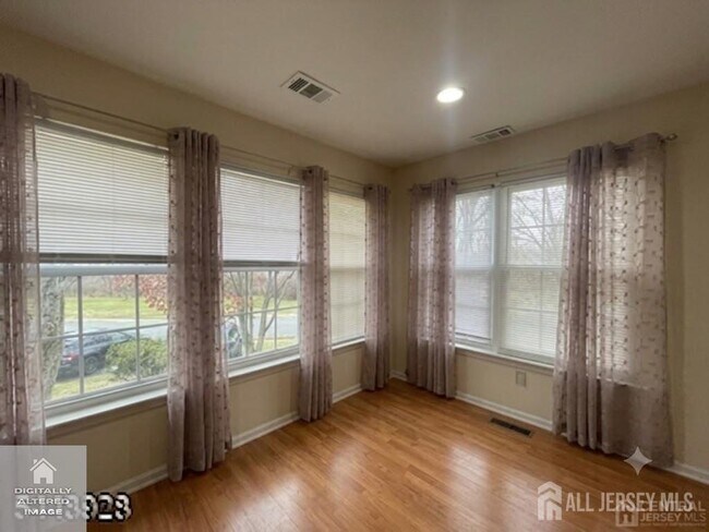 Photo - 156 Pennsylvania Way