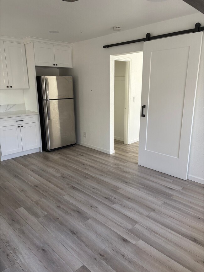 Photo - 115 W Ivy St