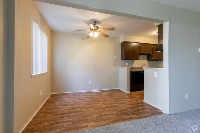 1BR, 1BA - 680SF, Dining Room
