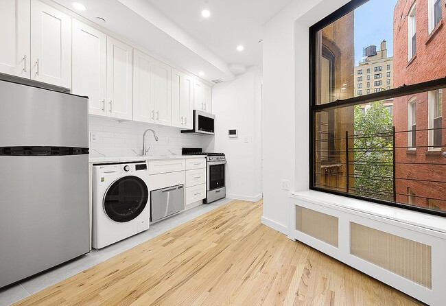 Building Photo - 27 W 84th St Unit 4RE
