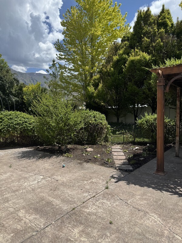 Photo - 183 650 W