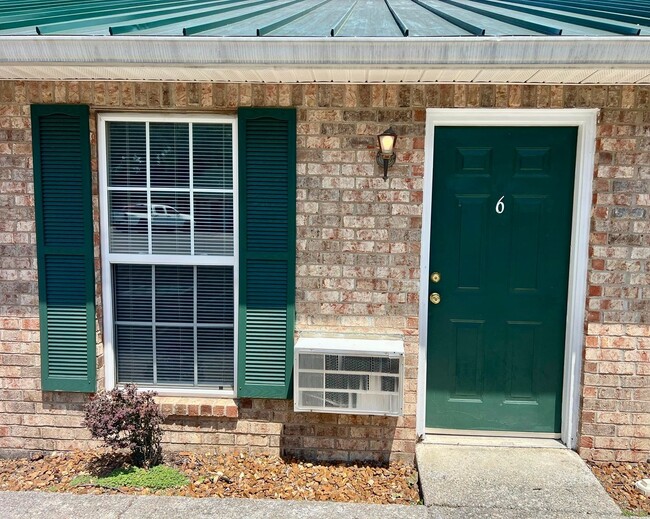 Building Photo - 1BR 1BA Water Included - Venture Point Apartments A-6 Unit A-06