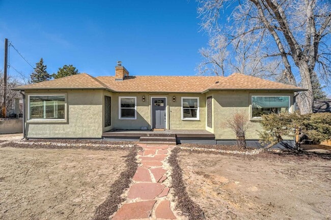 Lote de gran tamaño en calle tranquila - 2022 Woodburn St Unidad The Scholar Downstairs #2