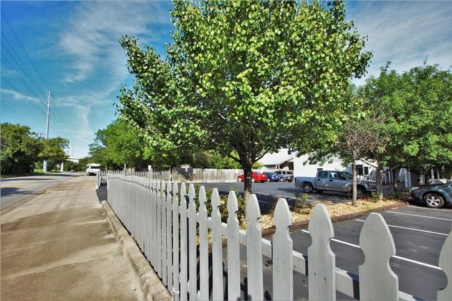 Photo - 6813 Great Northern Blvd Unit H