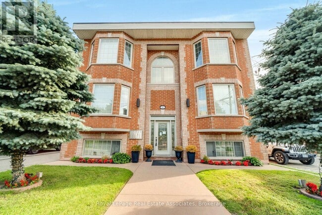 Photo - 48 Mississauga Rd N Unit 1