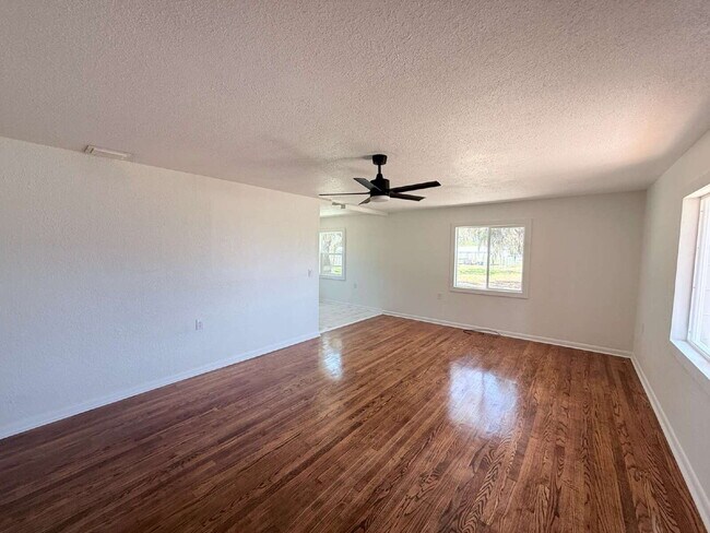 Photo - 3-Bedroom and 2-Bathroom with 1 Car Garage