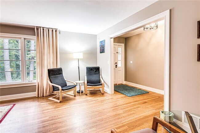 Photo - 1973 Desmond Dr