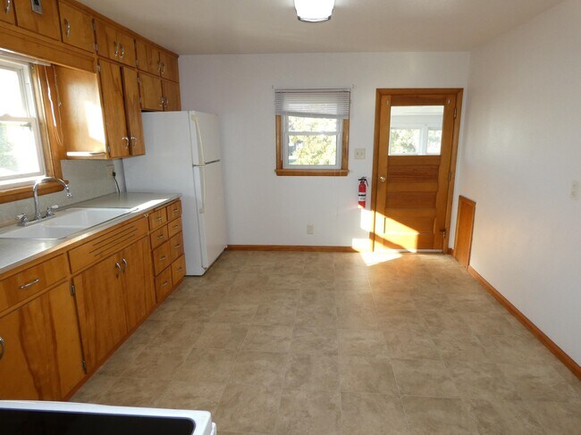 Photo - 137 N Wacouta Ave