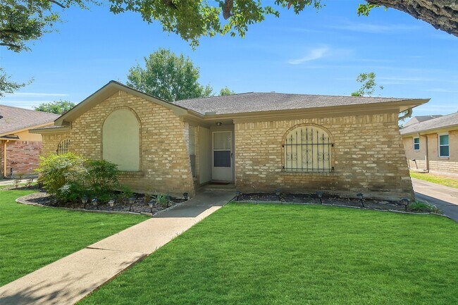 11715 Brighton Ln