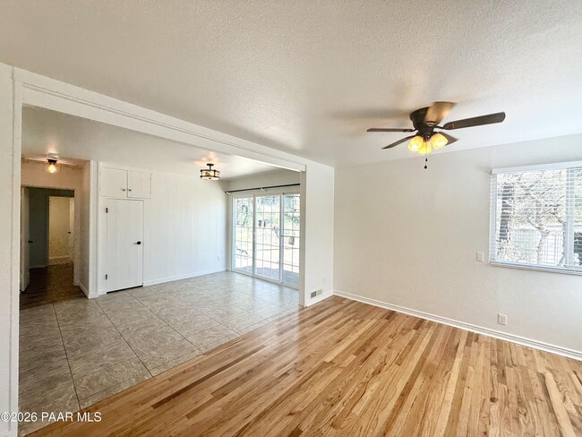 Photo - 424 W Leroux St